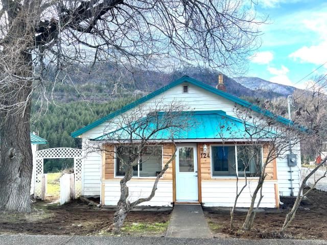 New property listed in Lytton, South West
